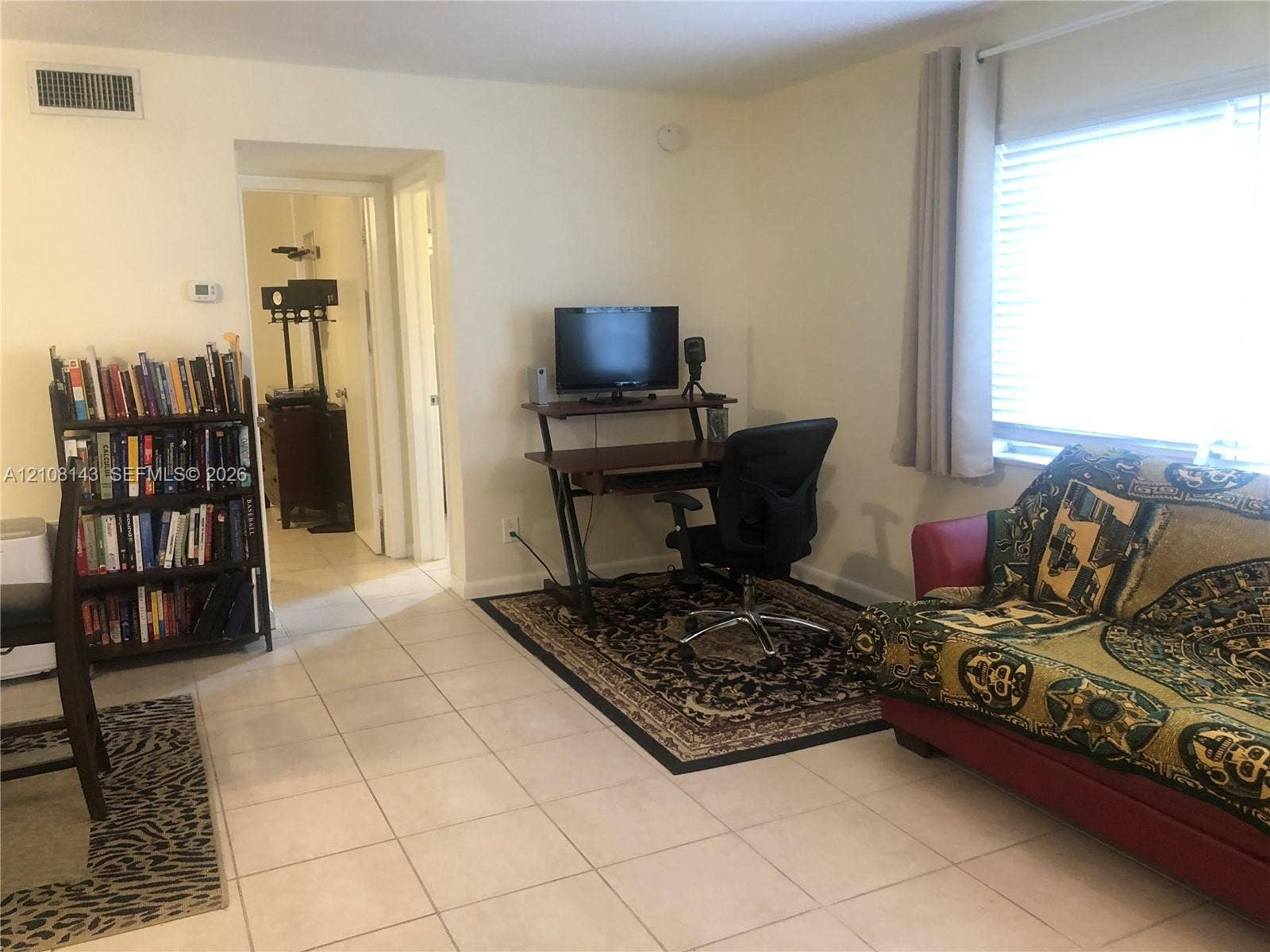 541 Blue Heron Drive, #220, Hallandale Beach, FL 33009 LIVING ROOM/BEDROOM ENTERANCE