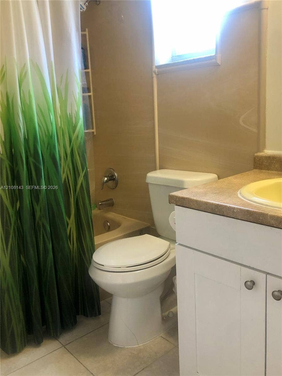 541 Blue Heron Drive, #220, Hallandale Beach, FL 33009 Photo 25