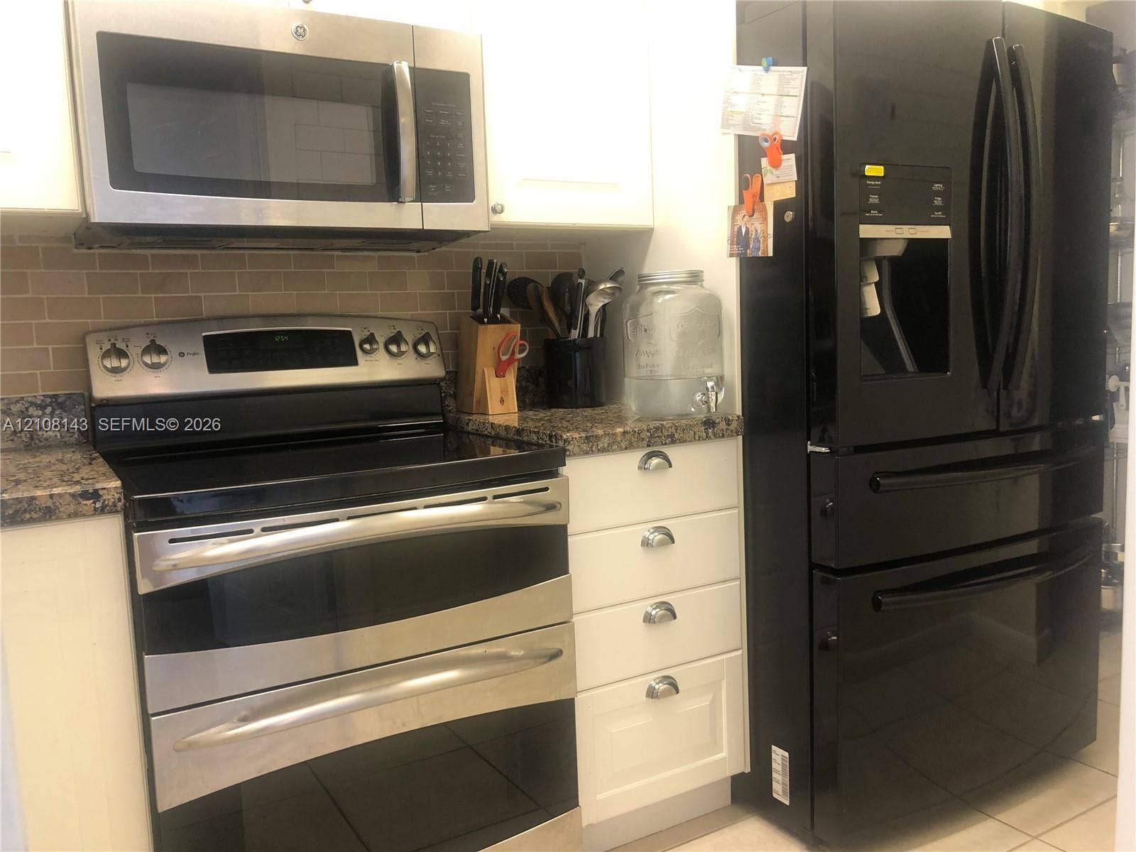 541 Blue Heron Drive, #220, Hallandale Beach, FL 33009 REMODELED KITCHEN WITH NEW APPLIENCES.