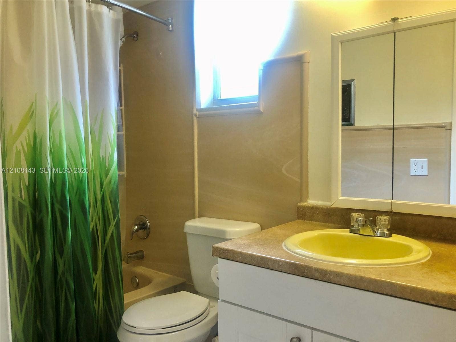 541 Blue Heron Drive, #220, Hallandale Beach, FL 33009 BATHROOM