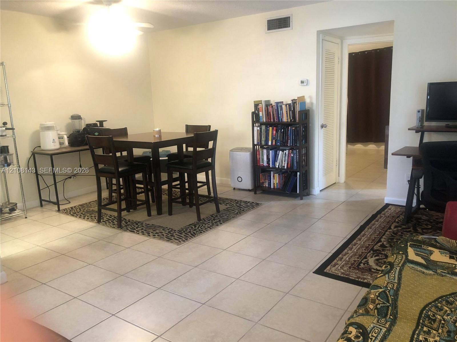 541 Blue Heron Drive, #220, Hallandale Beach, FL 33009 LIVING/DINING ROOM
