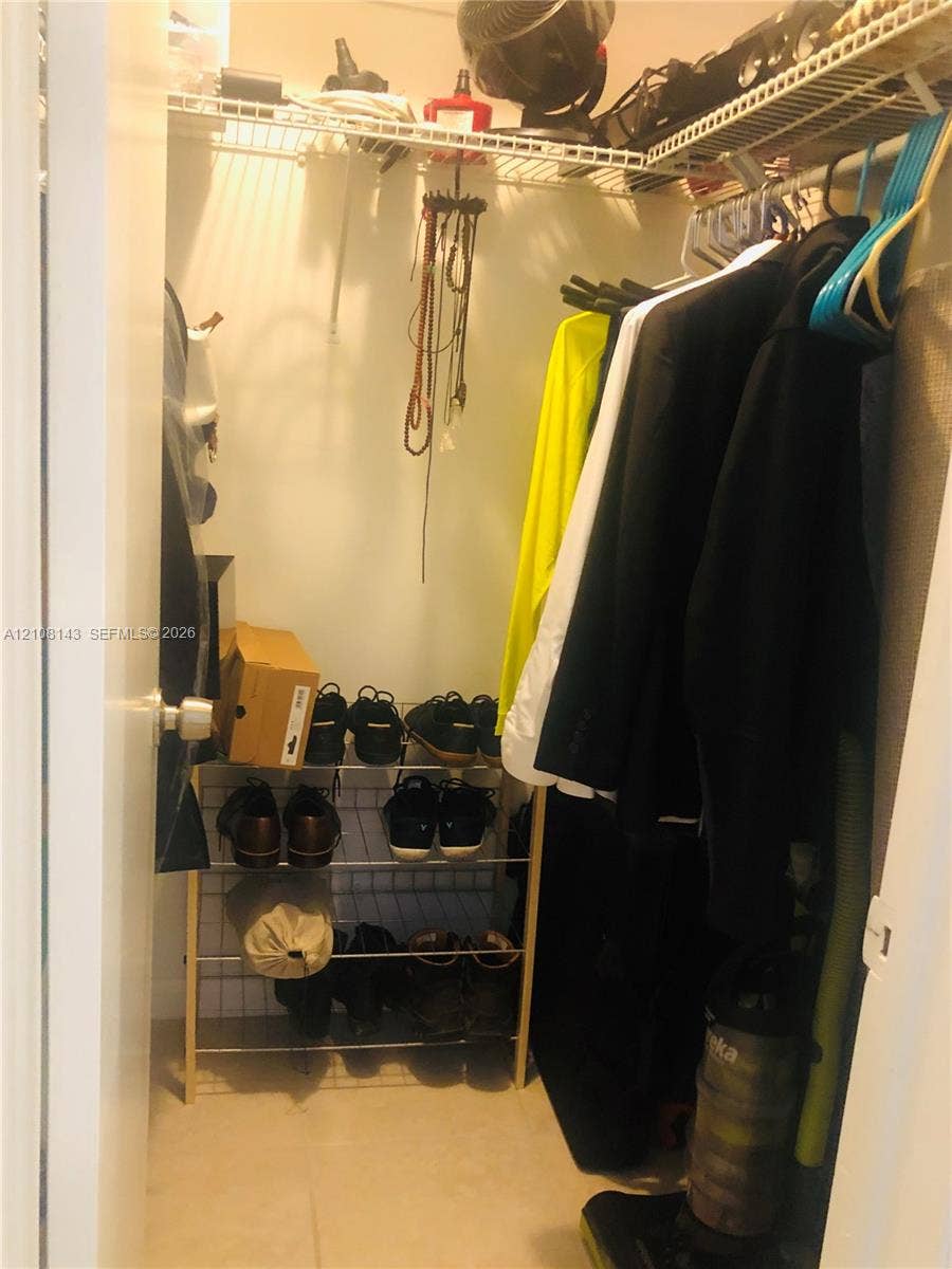 541 Blue Heron Drive, #220, Hallandale Beach, FL 33009 SPACIOUS WALKING CLOSET