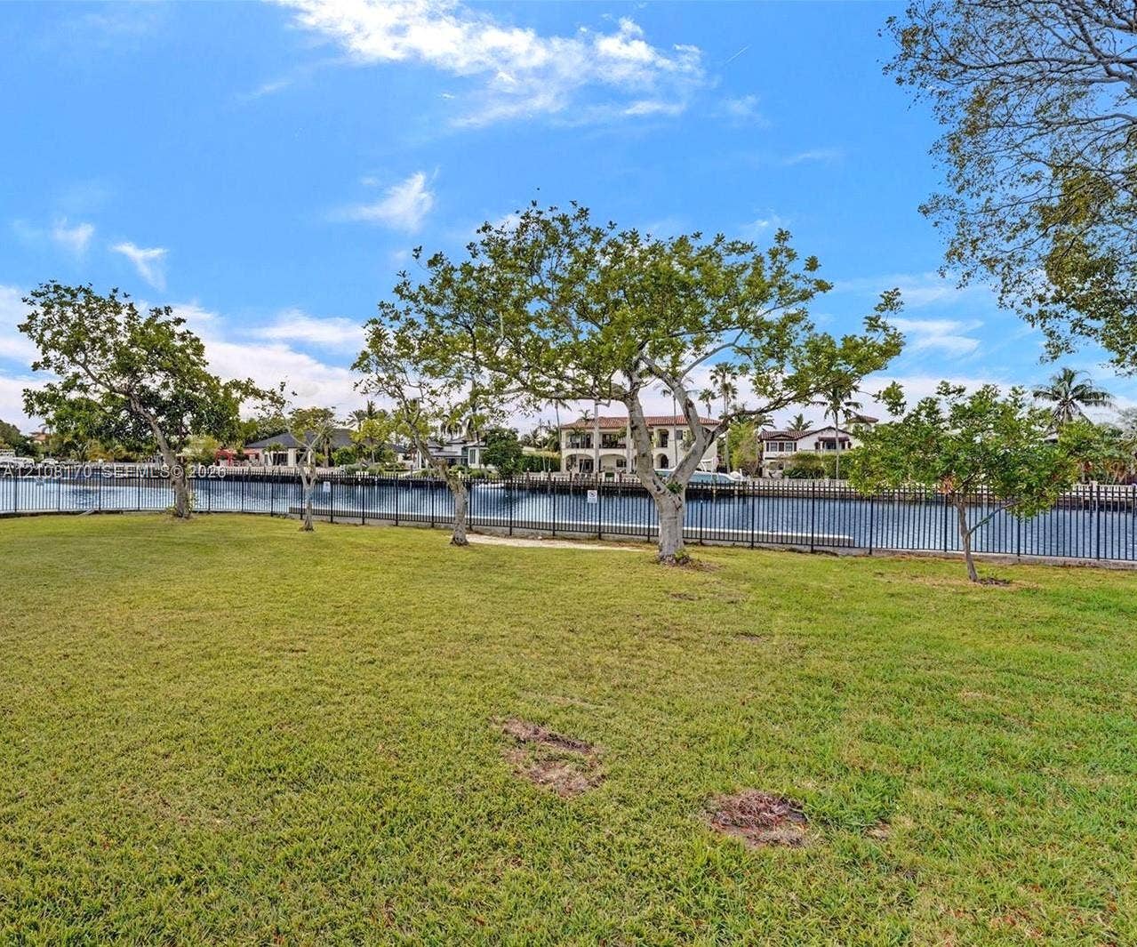 801 Three Islands Boulevard, #108, Hallandale Beach, FL 33009 Yard