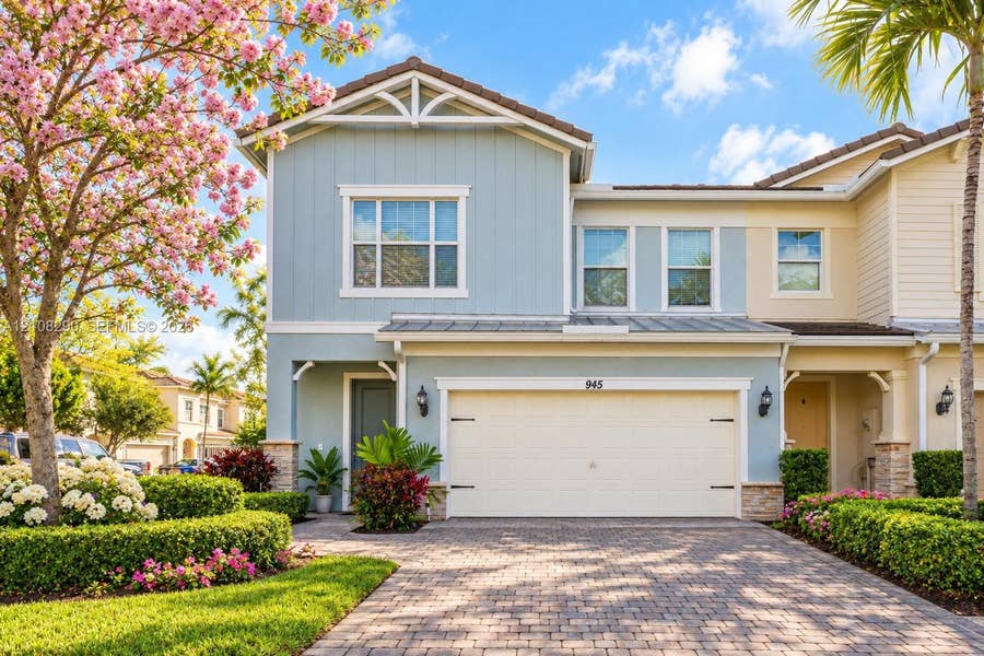 Property photo for 945 Banyan Drive, Hollywood, FL