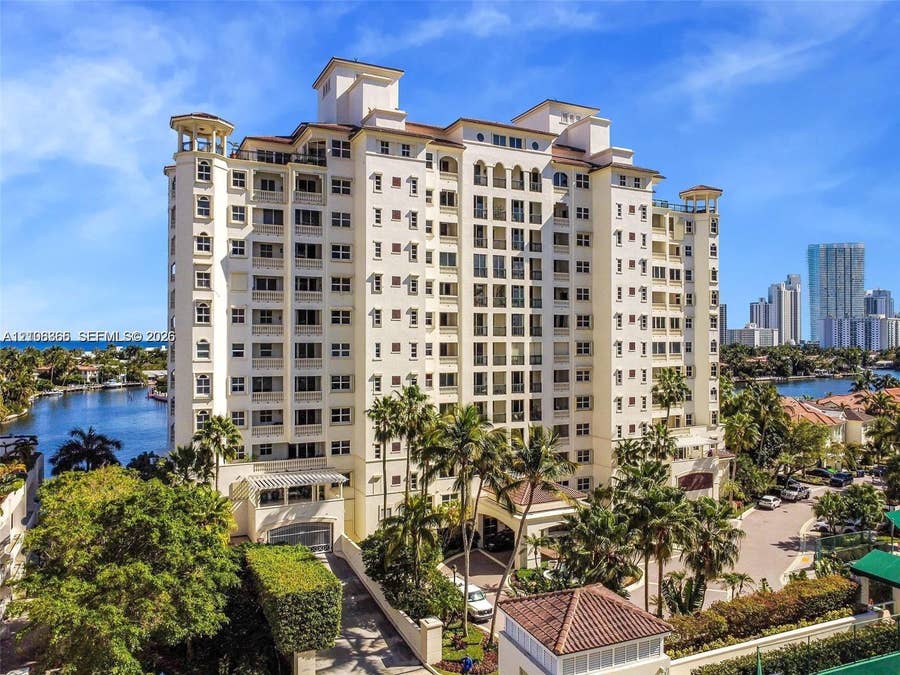 Property photo for 20165 NE 39 Place, #403, Aventura, FL