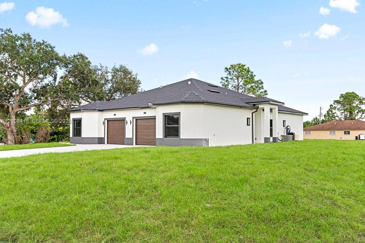 2235 Wayne Avenue S, Lehigh Acres, FL 33973 Photo 4
