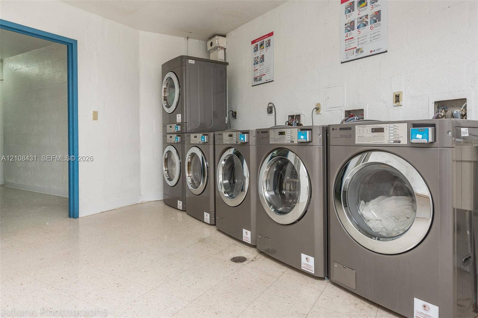 100 Bayview Drive, #1904, Sunny Isles Beach, Sunny Isles Beach, FL 33160 Dedicated laundry facility featuring five front-loading machines and tile flooring