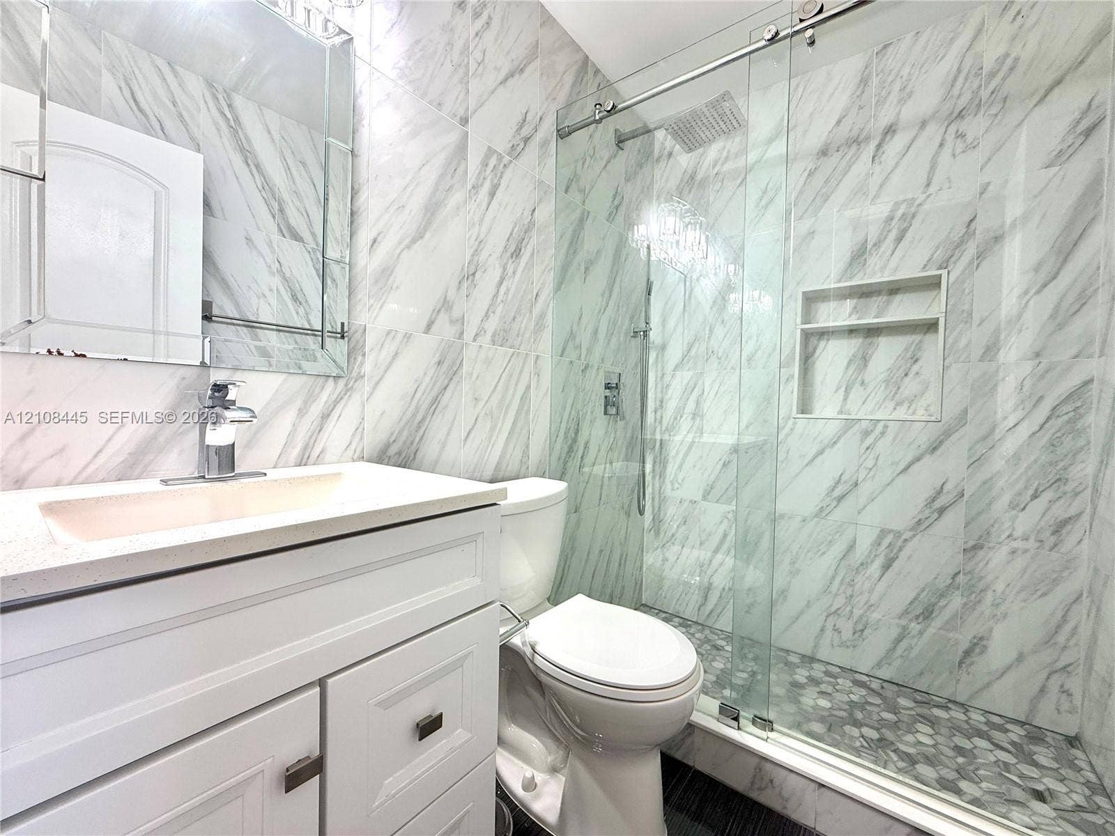 800 W 81st Place, Hialeah, Hialeah, FL 33014 Shared Bathroom