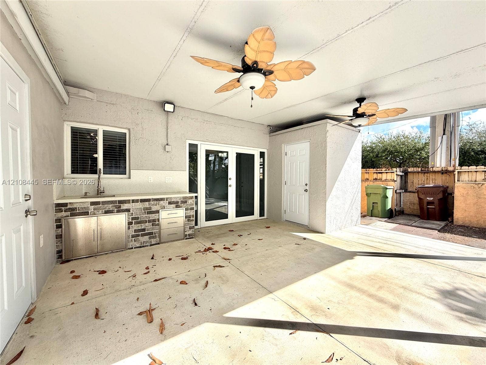 800 W 81st Place, Hialeah, Hialeah, FL 33014 Covered patio