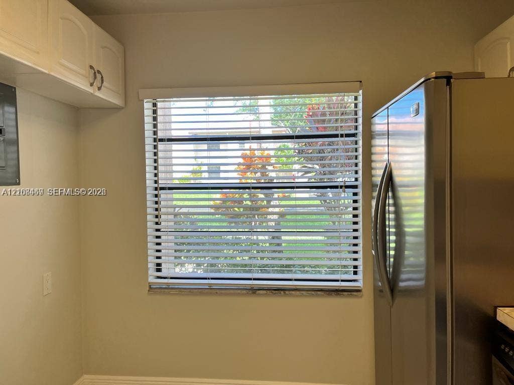 21362 Juego Circle, #33E, Boca Raton, Boca Raton, FL 33433 Stainless steel refrigerator extra space for a breakfast furniture