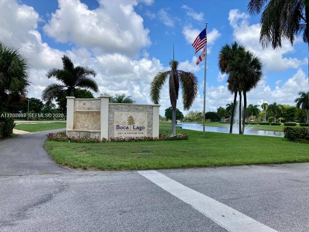 21362 Juego Circle, #33E, Boca Raton, Boca Raton, FL 33433 Stone-clad monument signage, manicured landscaping, mature palm trees