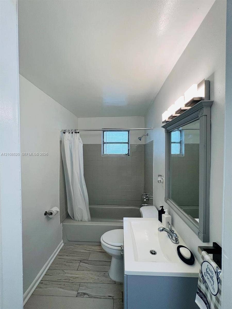 522 NW 11th Avenue, Boynton Beach, FL 33435 Unit A - Bathroom