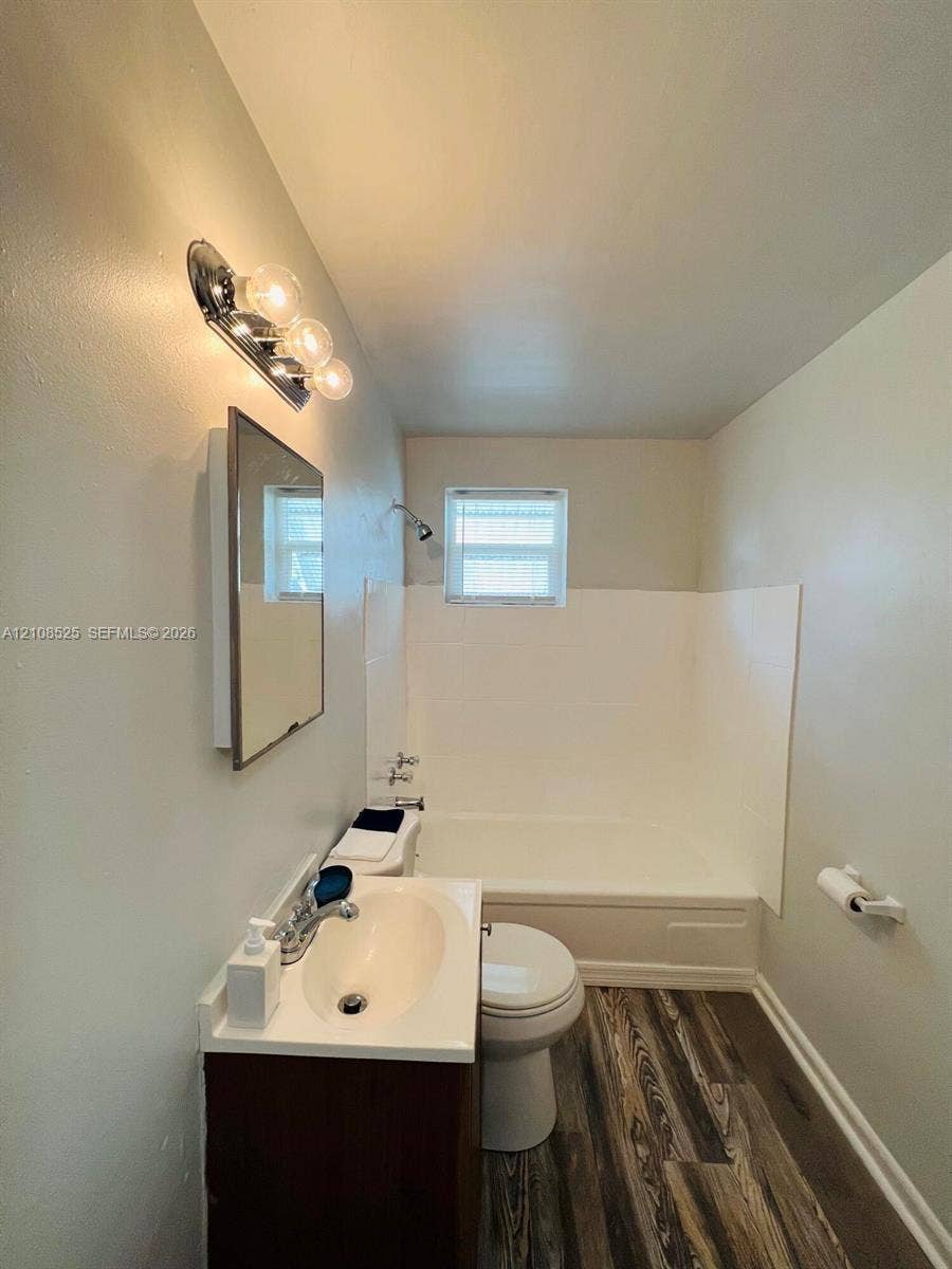 522 NW 11th Avenue, Boynton Beach, FL 33435 Unit B - Bathroom