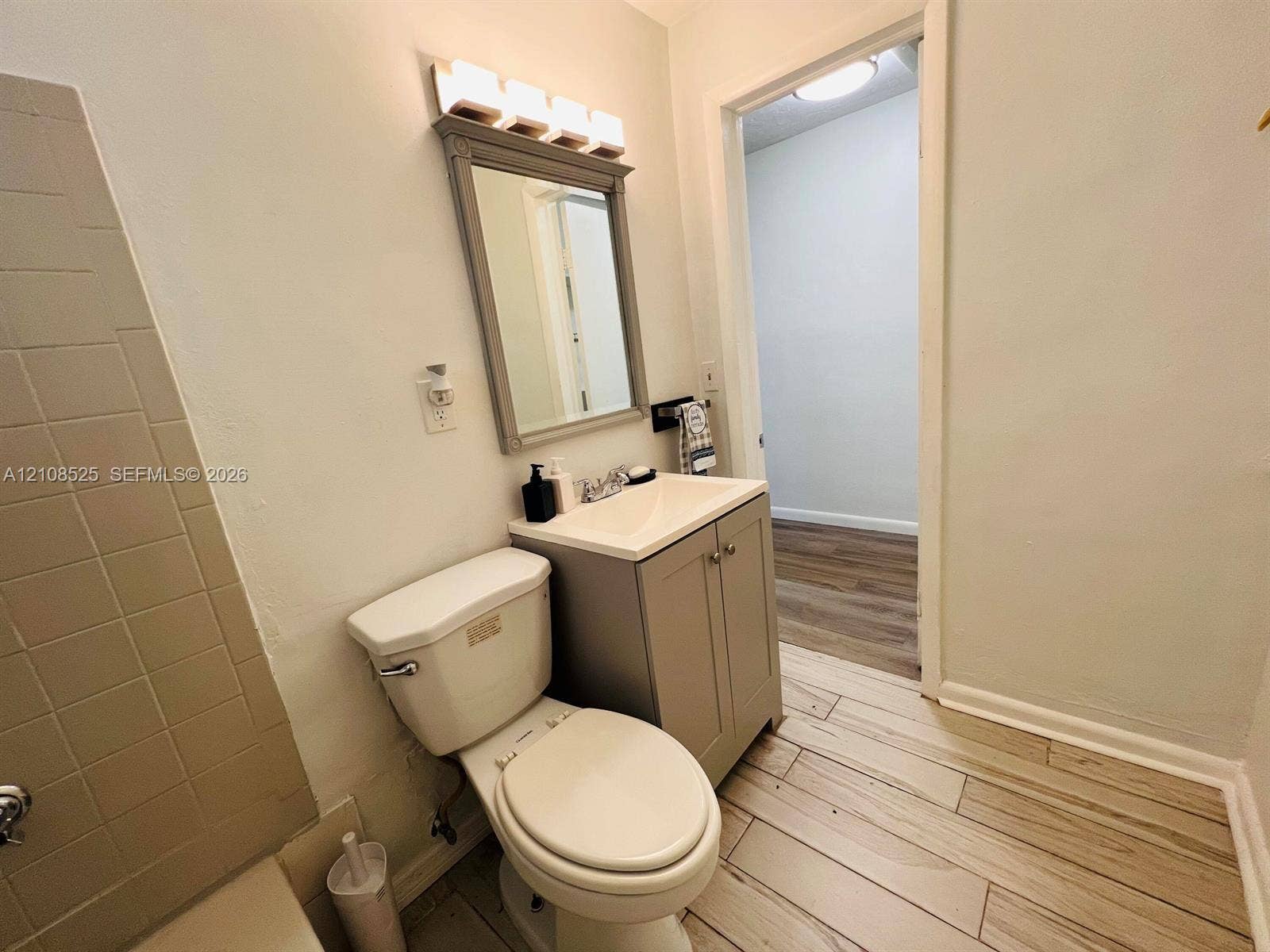 522 NW 11th Avenue, Boynton Beach, FL 33435 Unit A - Bathroom Entrance