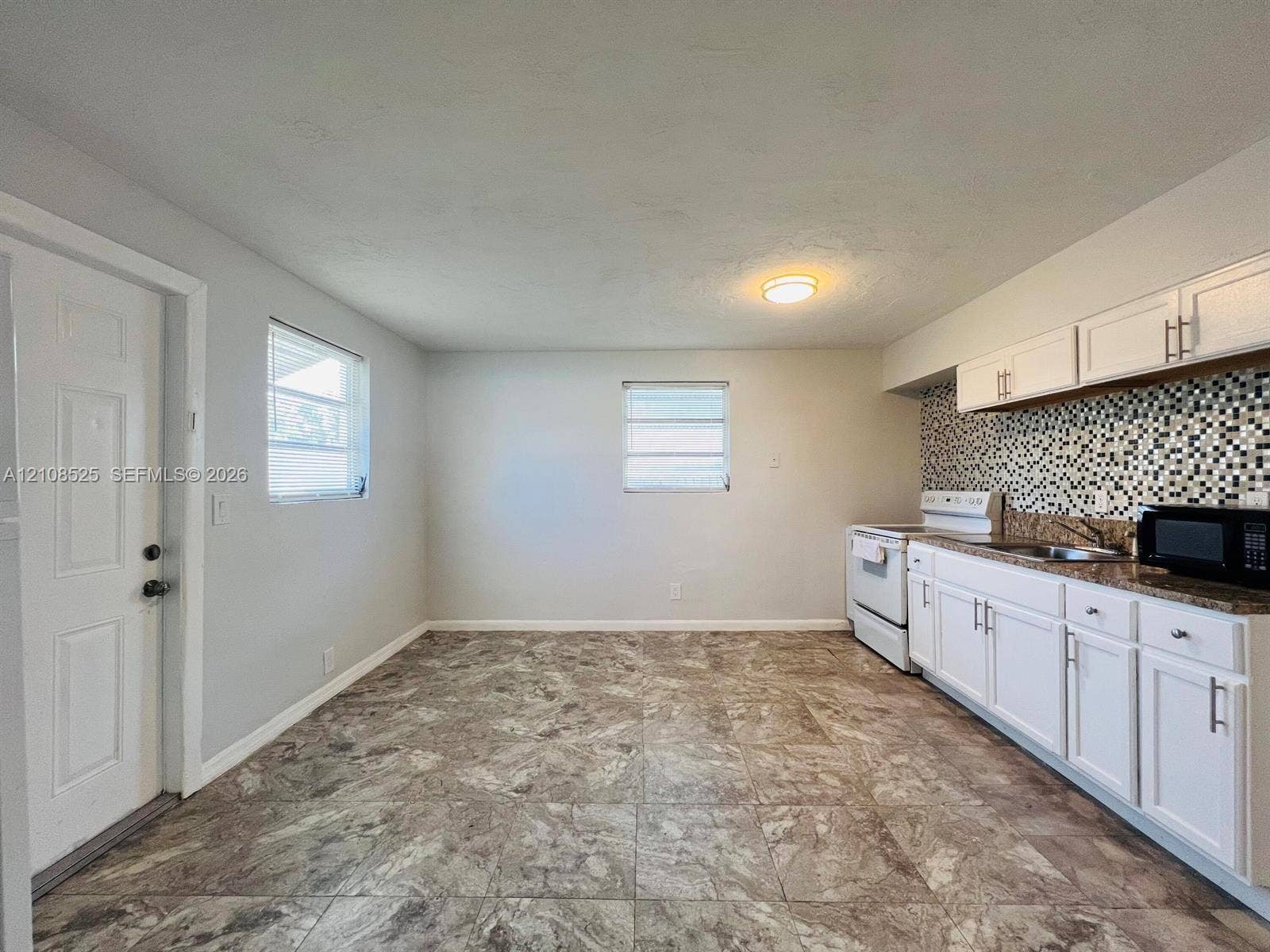 522 NW 11th Avenue, Boynton Beach, FL 33435 Unit B - Kitchen