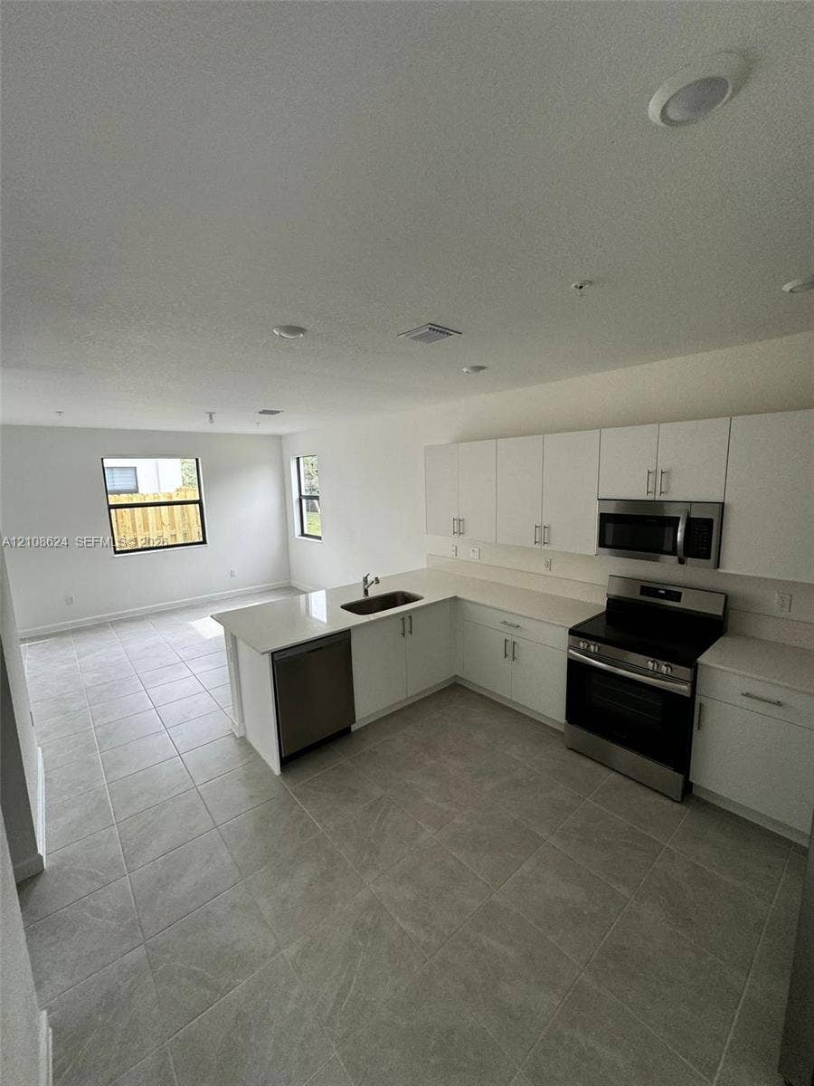 285 SW 159th Lane, Pembroke Pines, FL 33027 Photo 6