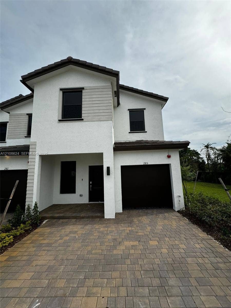285 SW 159th Lane, Pembroke Pines, FL 33027 Photo 2