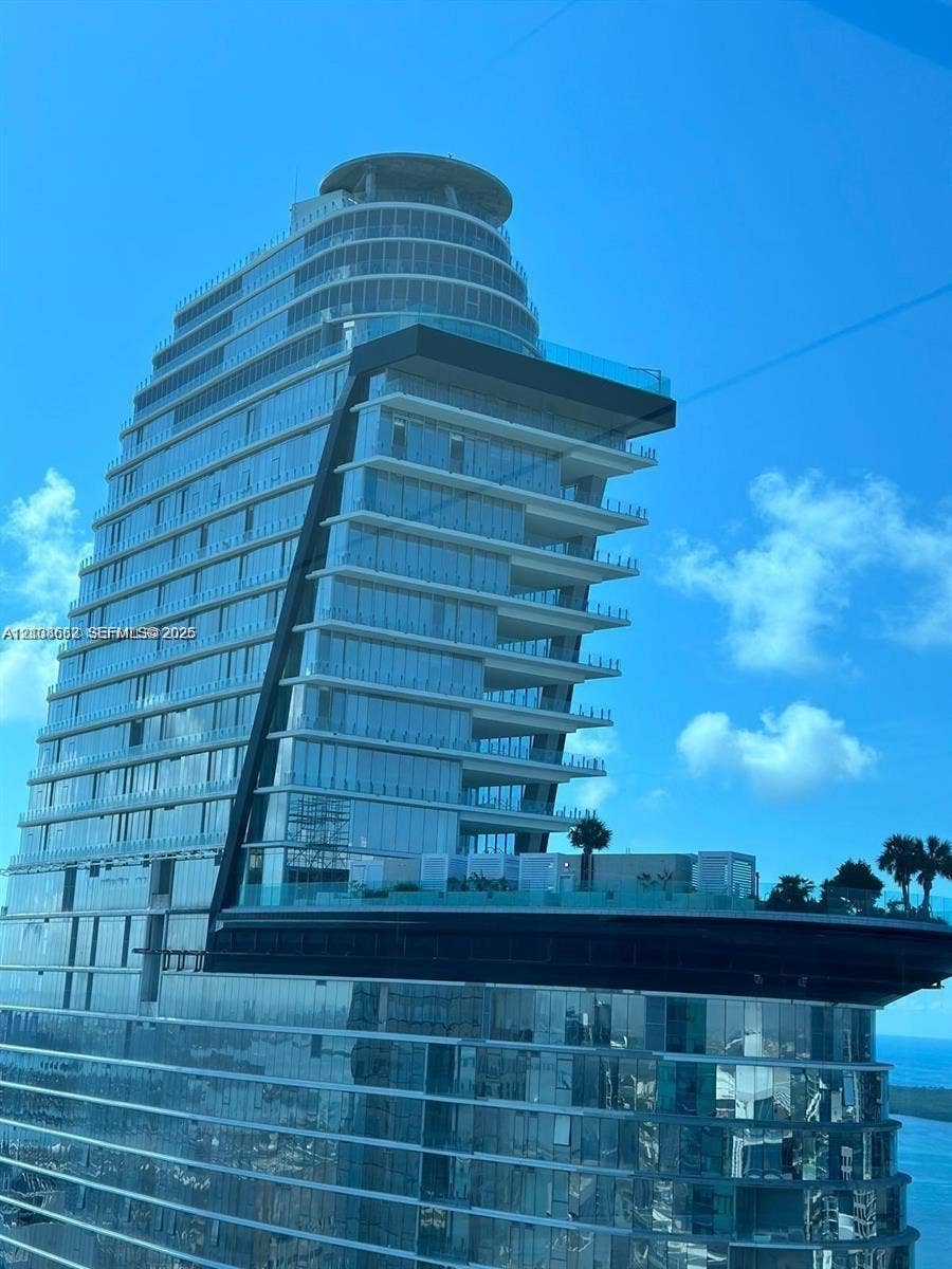 Property photo for 300 Biscayne Boulevard, #2709W, Miami, FL