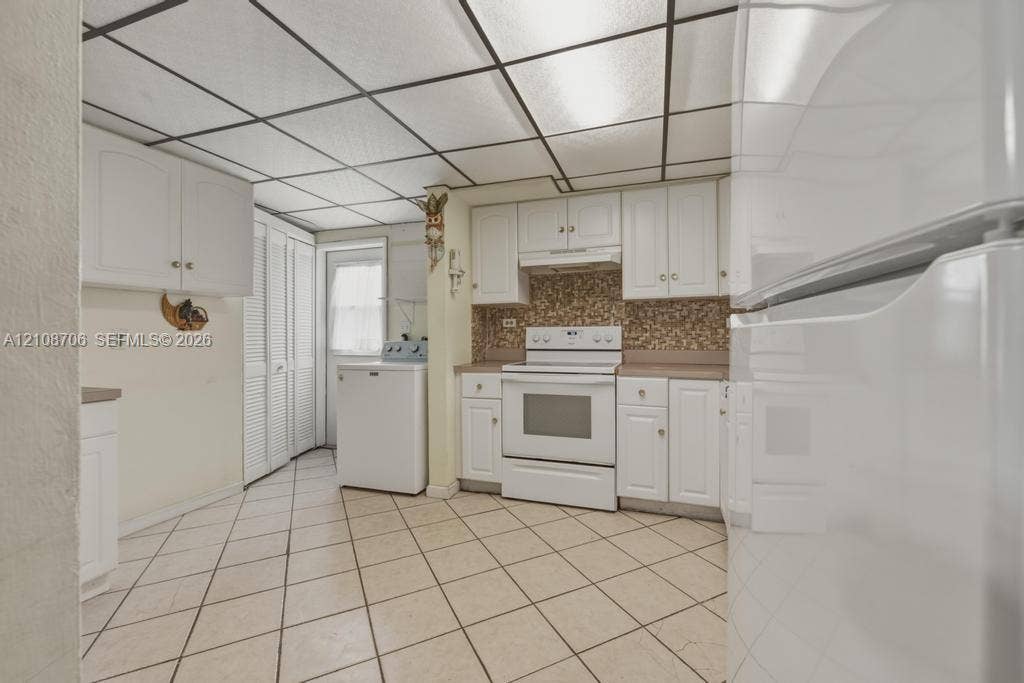 531 N 70th Way, Hollywood, FL 33024 Kitchen