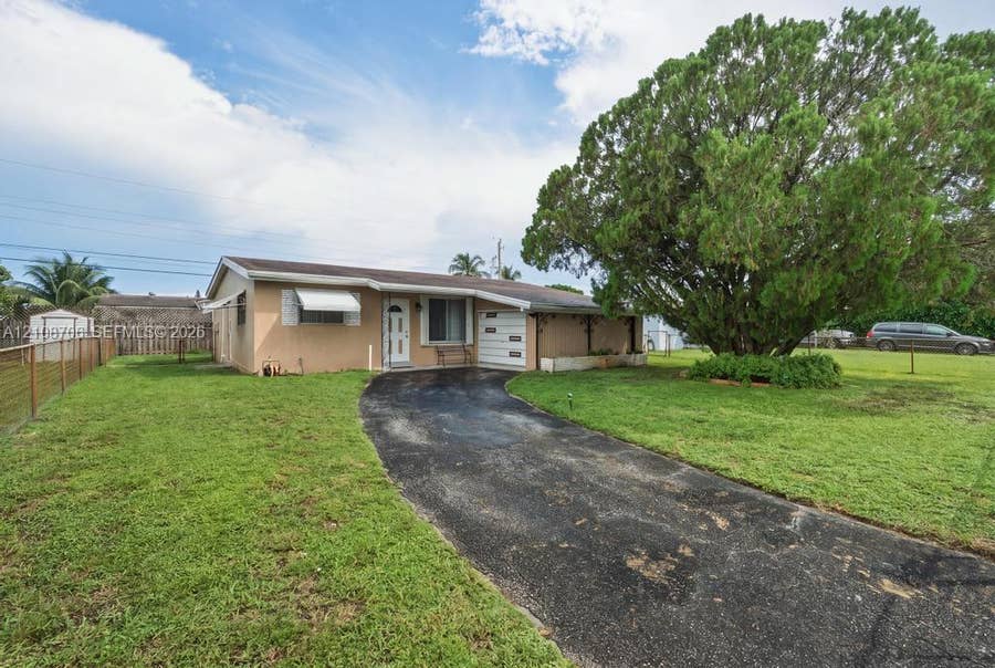 Property photo for 531 N 70th Way, Hollywood, FL