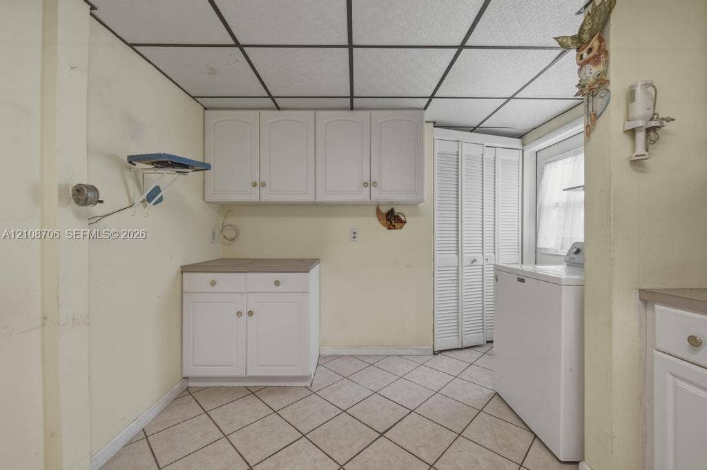 531 N 70th Way, Hollywood, FL 33024 Kitchen