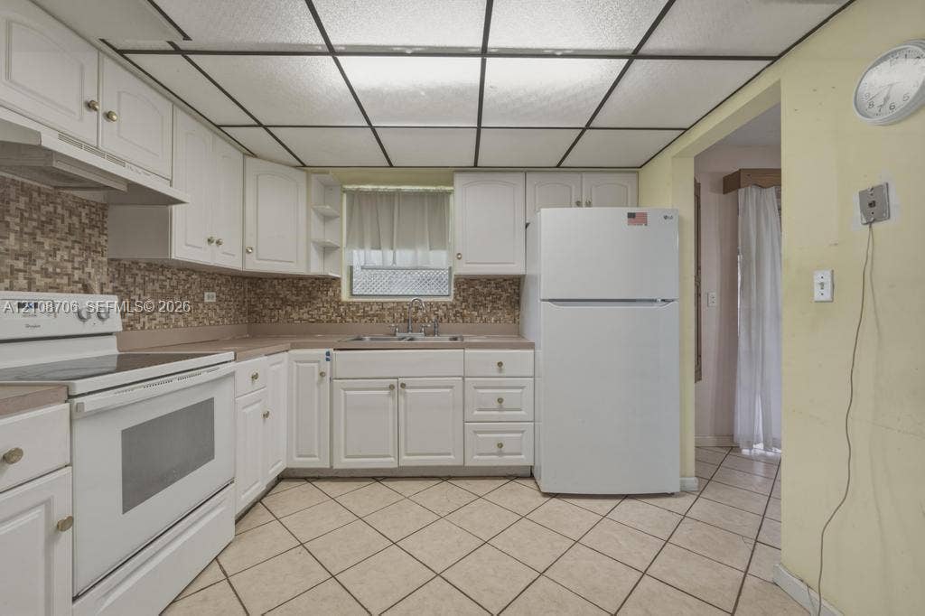 531 N 70th Way, Hollywood, FL 33024 Kitchen