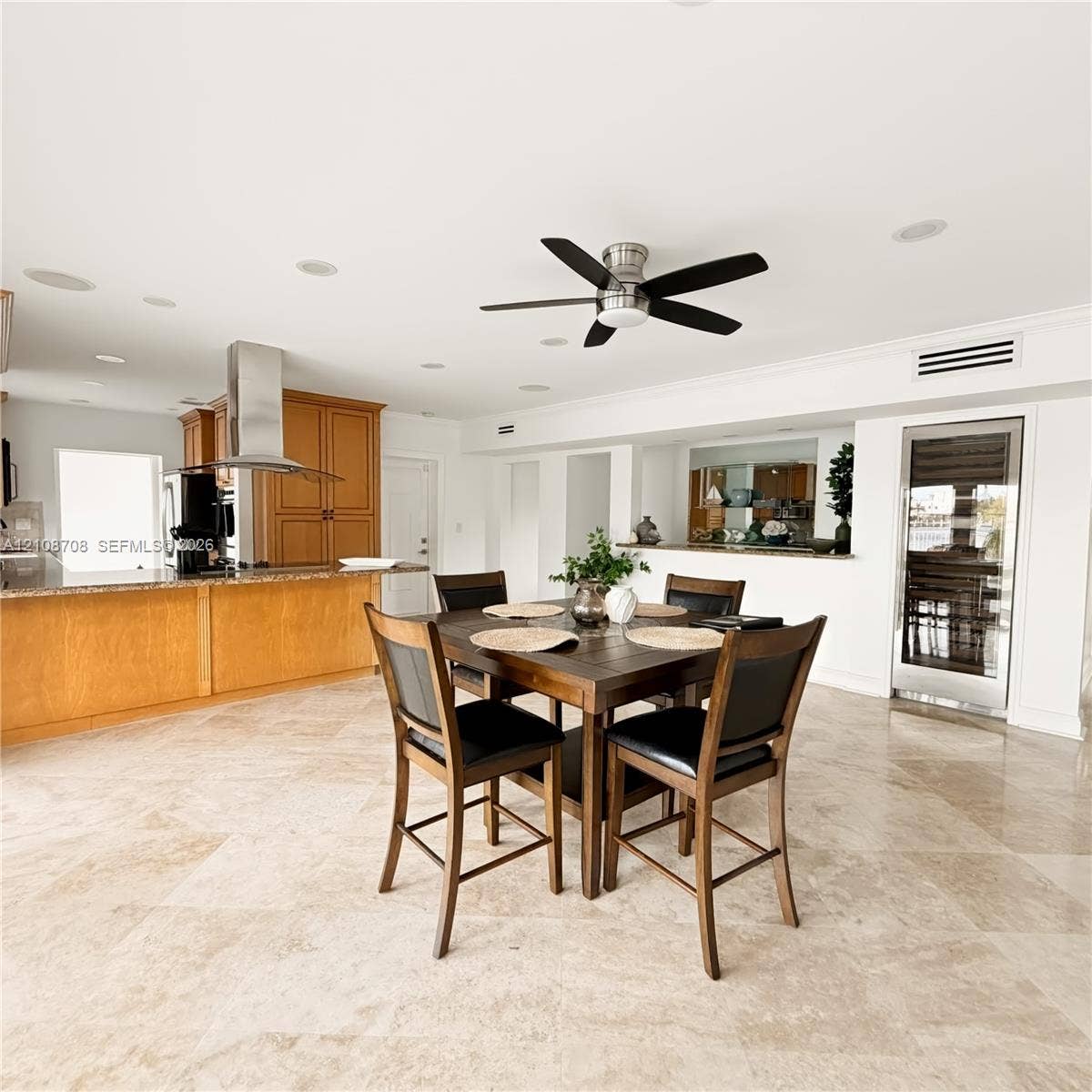 Dining area flowing into the kitchen