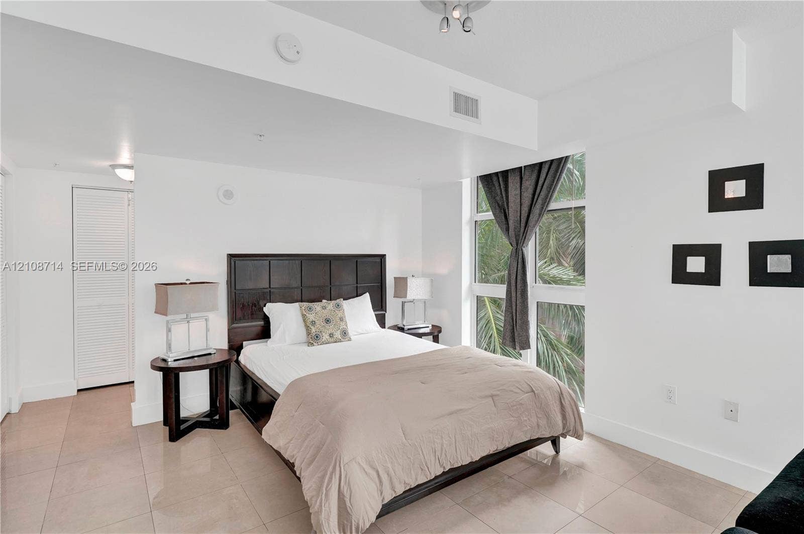 41 SE 5th Street, #317, Miami, Miami, FL 33131 Floor-to-ceiling windows, large-format tile flooring, louvered closet doors, and recessed ceiling lighting