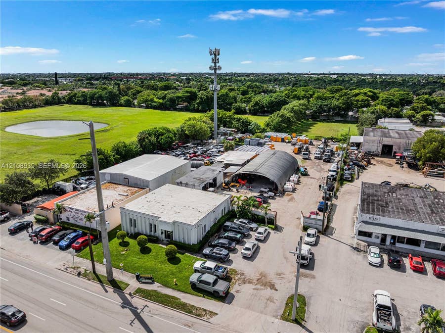 Property photo for Oakland Park, FL
