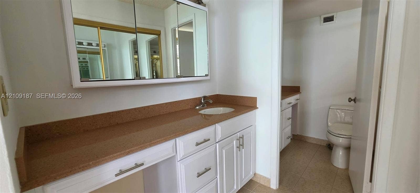 6039 Collins Avenue, #1625, Miami Beach, FL 33140 Second full bathroom
