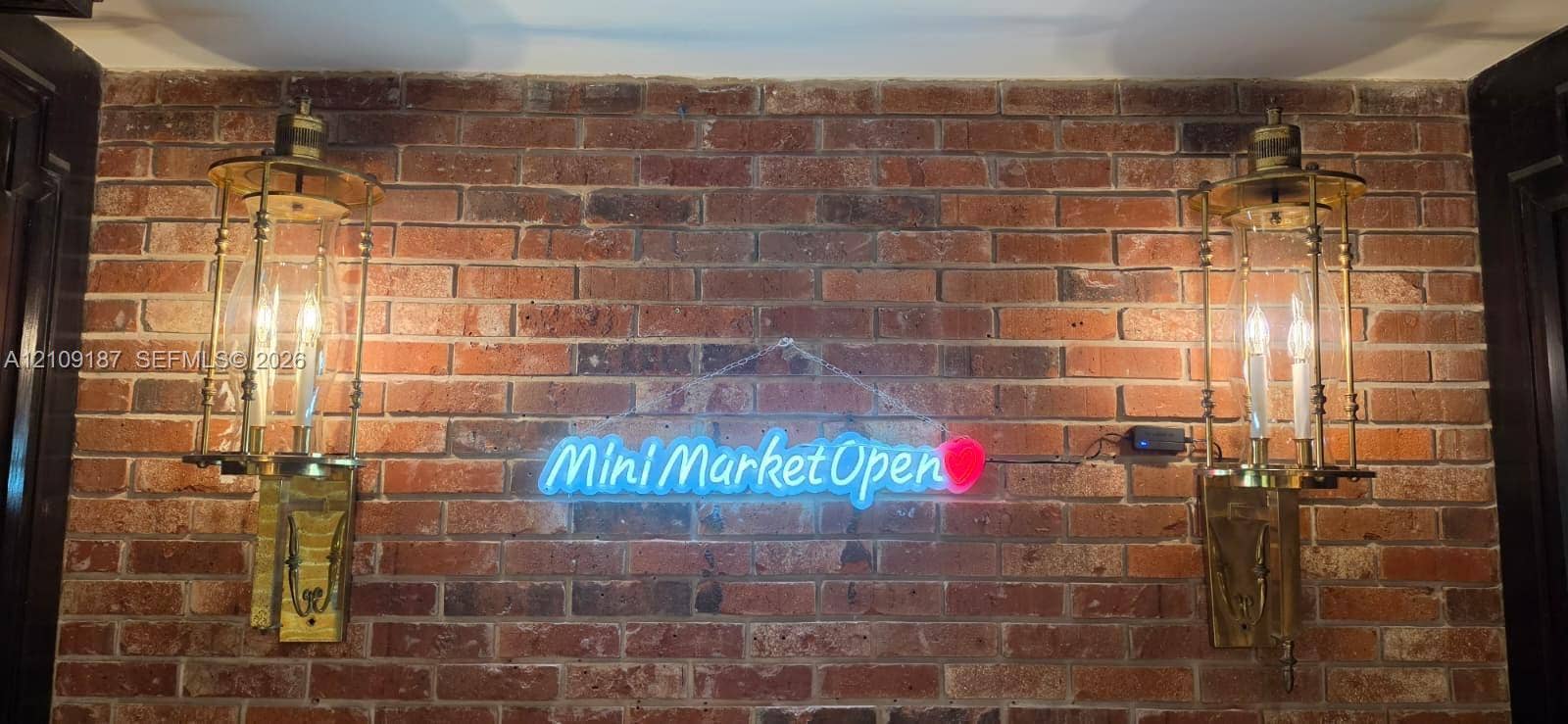 6039 Collins Avenue, #1625, Miami Beach, FL 33140 In-building Mini market entrance