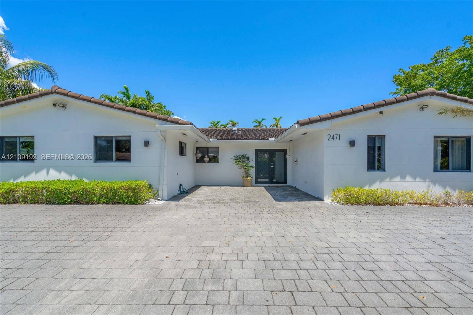 2471 NE 201st Street, Miami, FL 33180 Photo 2
