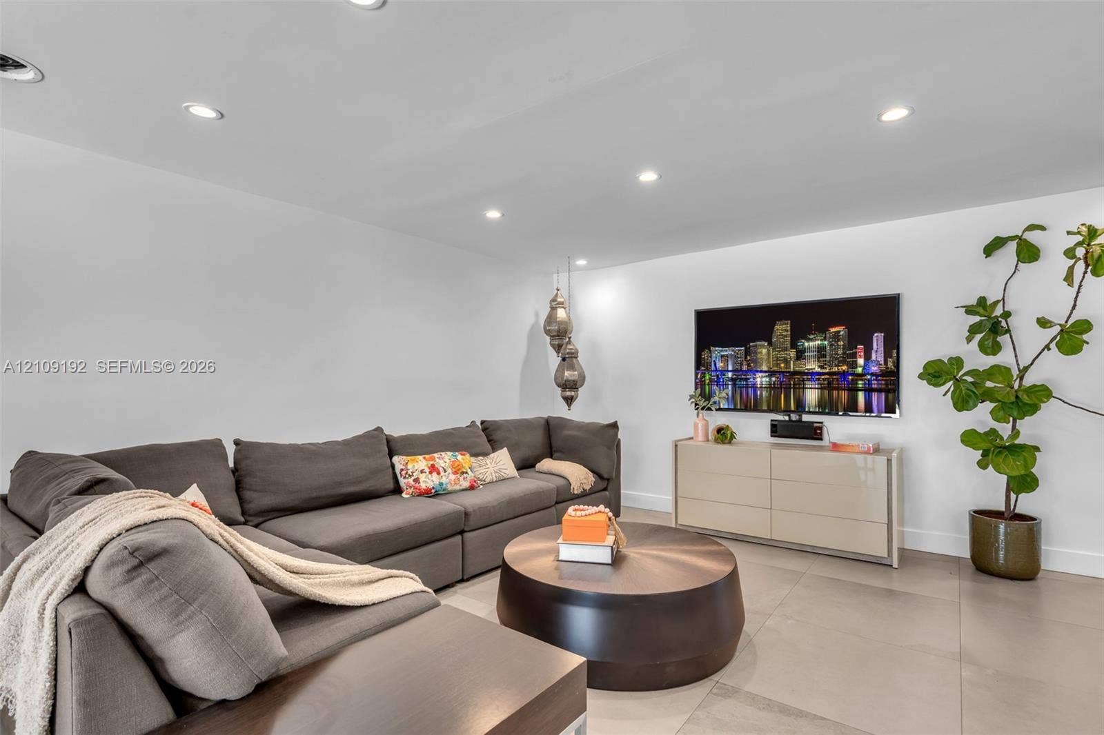 2471 NE 201st Street, Miami, FL 33180 Photo 6