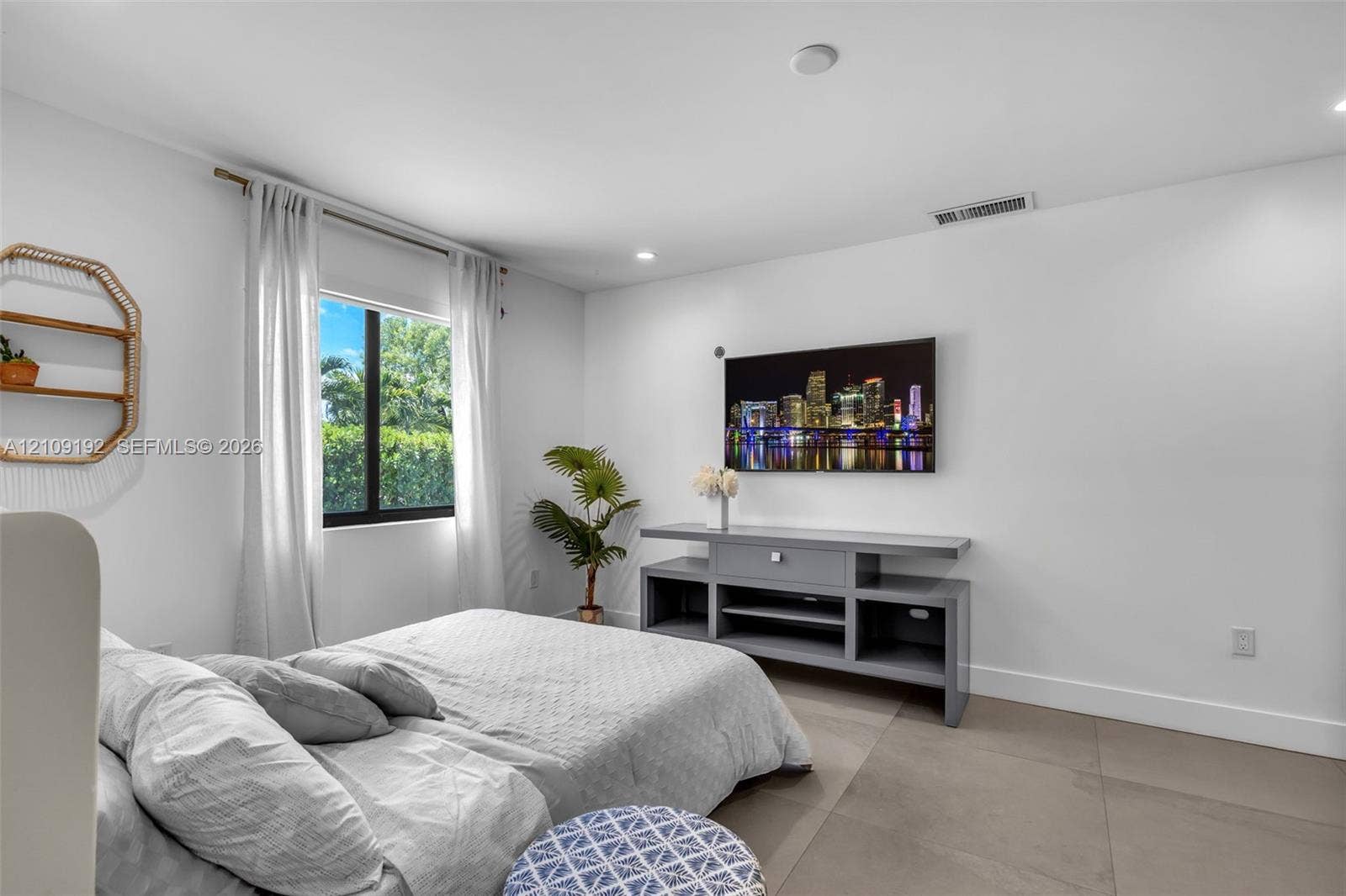 2471 NE 201st Street, Miami, FL 33180 Photo 47
