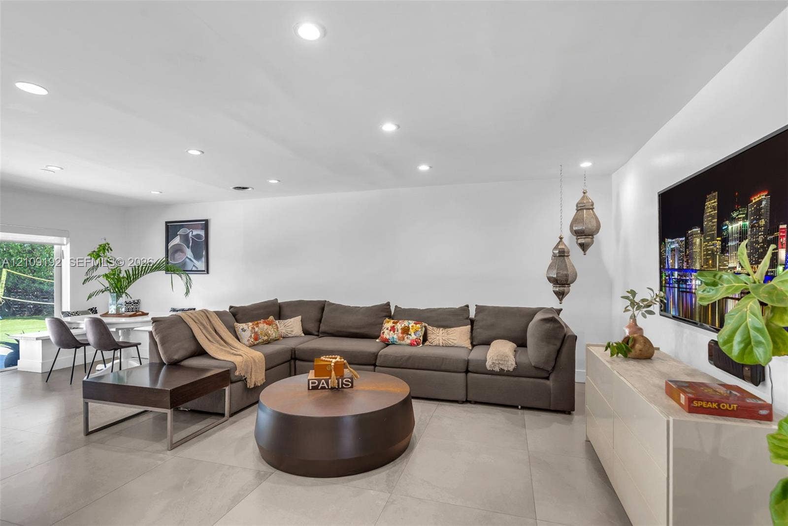 2471 NE 201st Street, Miami, FL 33180 Photo 4