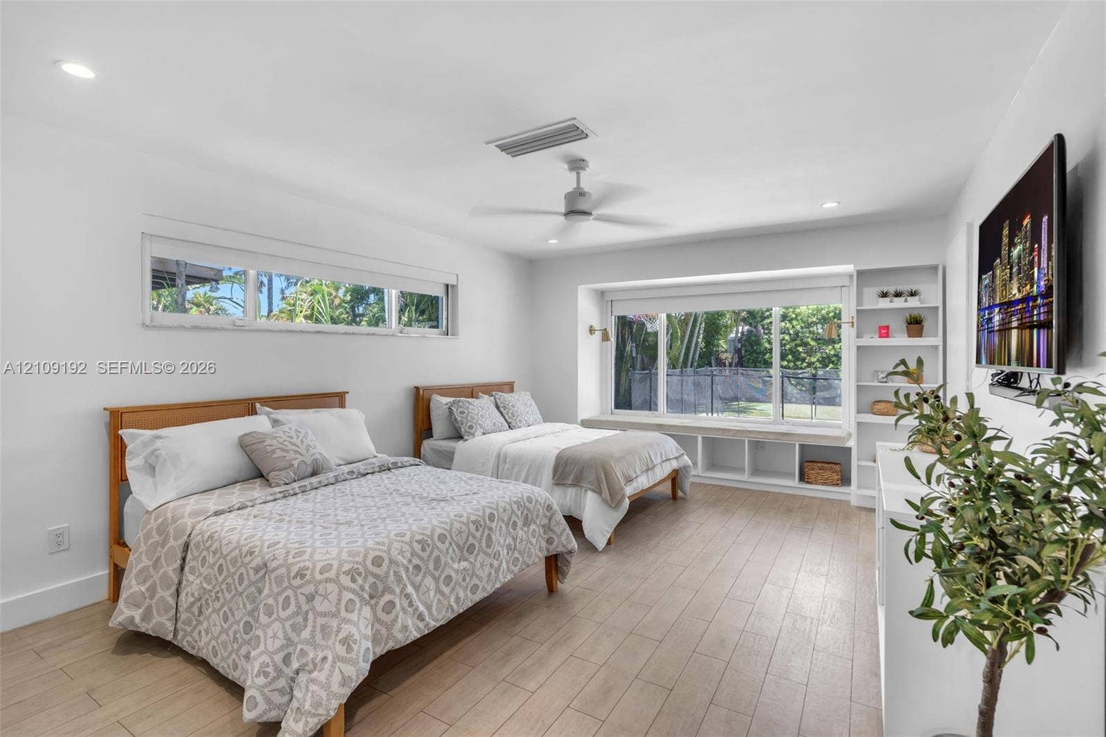 2471 NE 201st Street, Miami, FL 33180 Photo 21