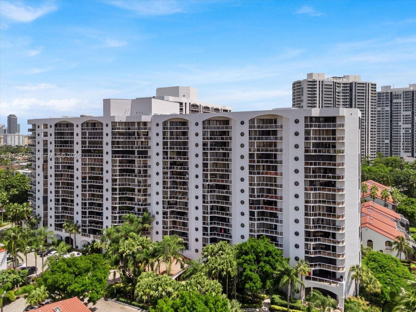 3610 Yacht Club Drive, #805, Aventura, FL 33180 Photo 4
