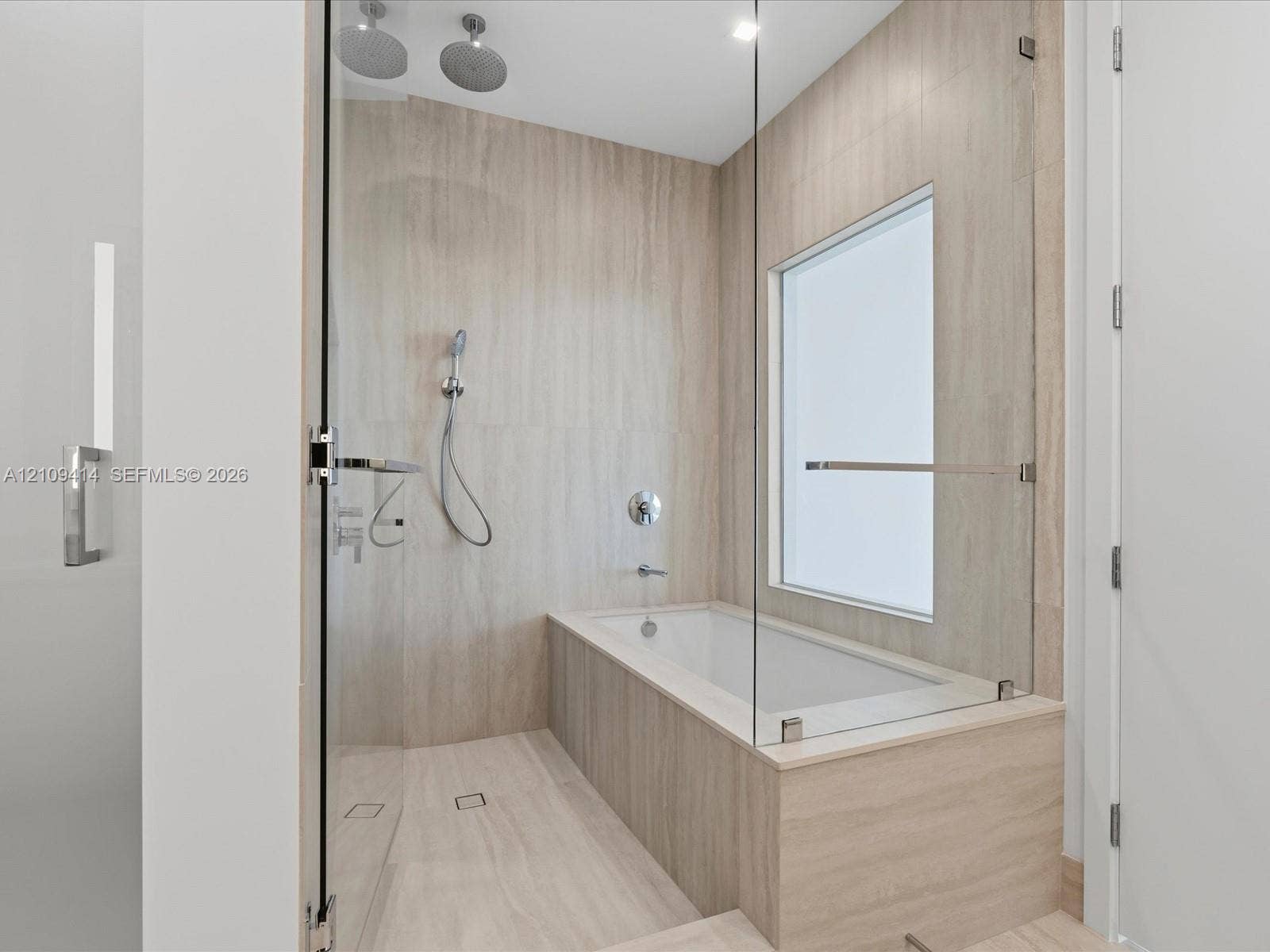 2411 Laguna Circle, #3101, North Miami, FL 33181 Photo 25