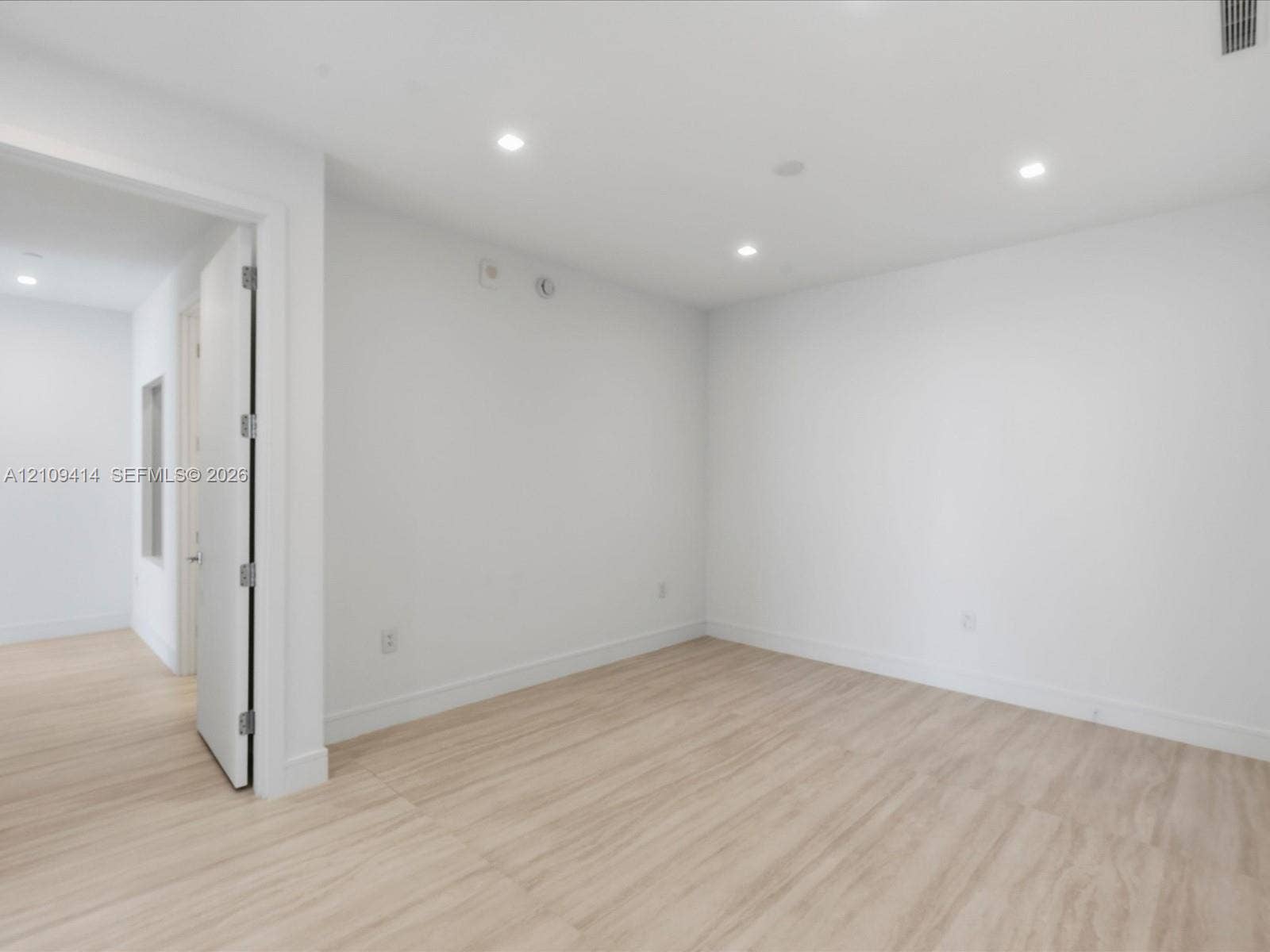 2411 Laguna Circle, #3101, North Miami, FL 33181 Photo 31