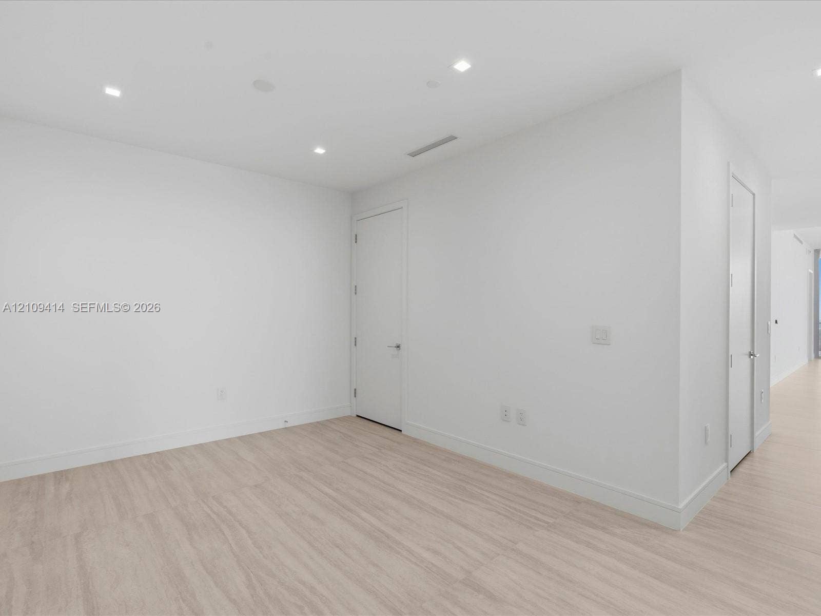 2411 Laguna Circle, #3101, North Miami, FL 33181 Photo 33