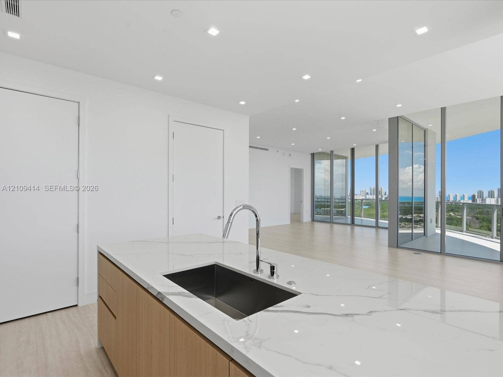 2411 Laguna Circle, #3101, North Miami, FL 33181 Photo 13