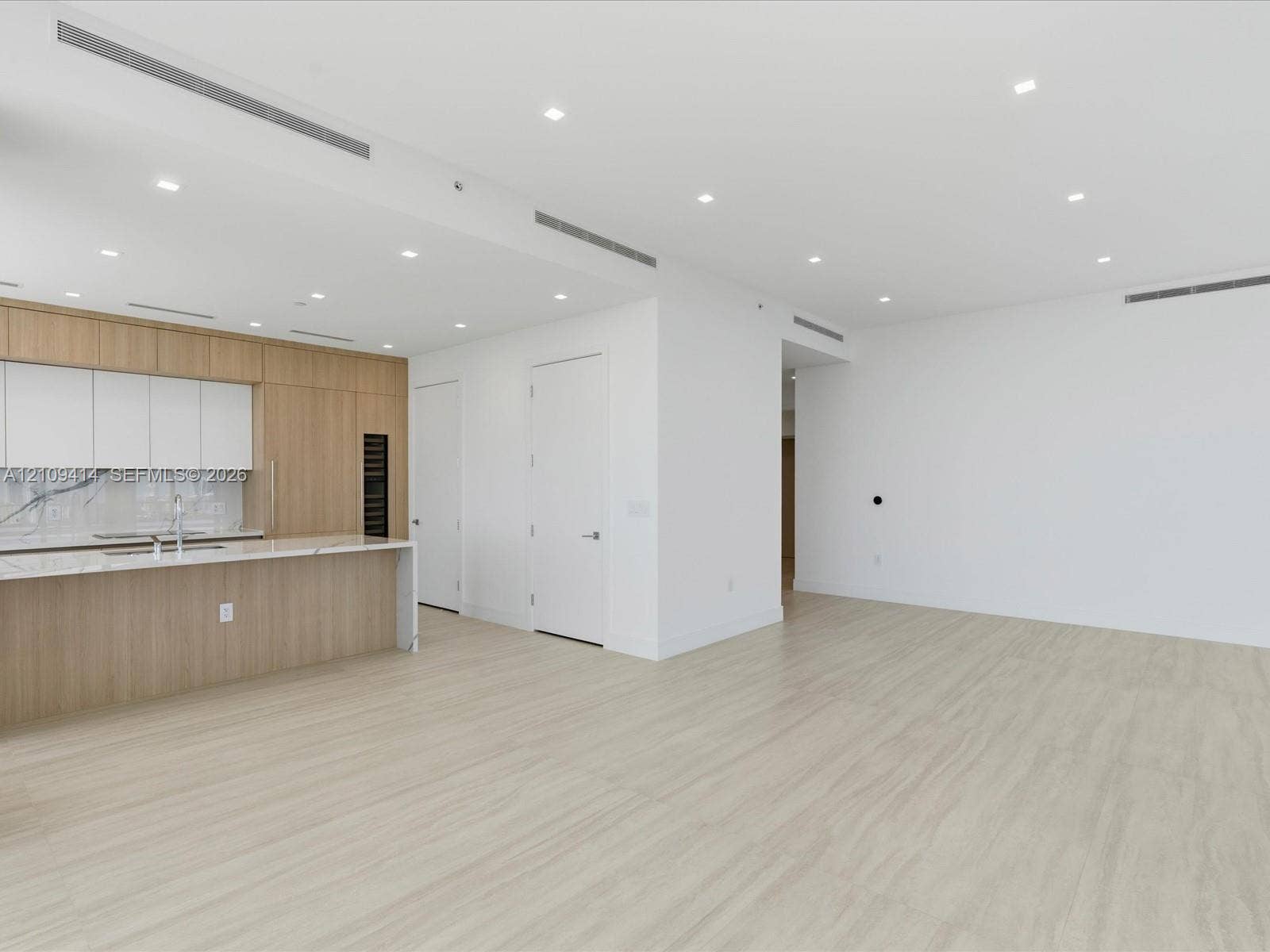 2411 Laguna Circle, #3101, North Miami, FL 33181 Photo 9