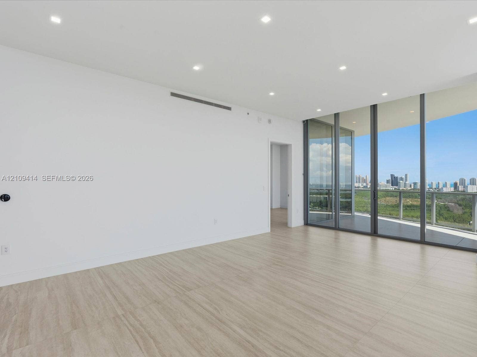 2411 Laguna Circle, #3101, North Miami, FL 33181 Photo 7