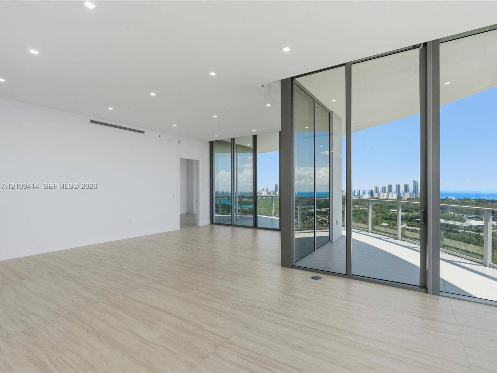 2411 Laguna Circle, #3101, North Miami, FL 33181 Photo 7