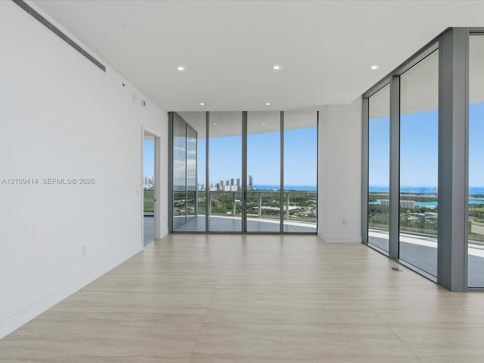 2411 Laguna Circle, #3101, North Miami, FL 33181 Photo 9