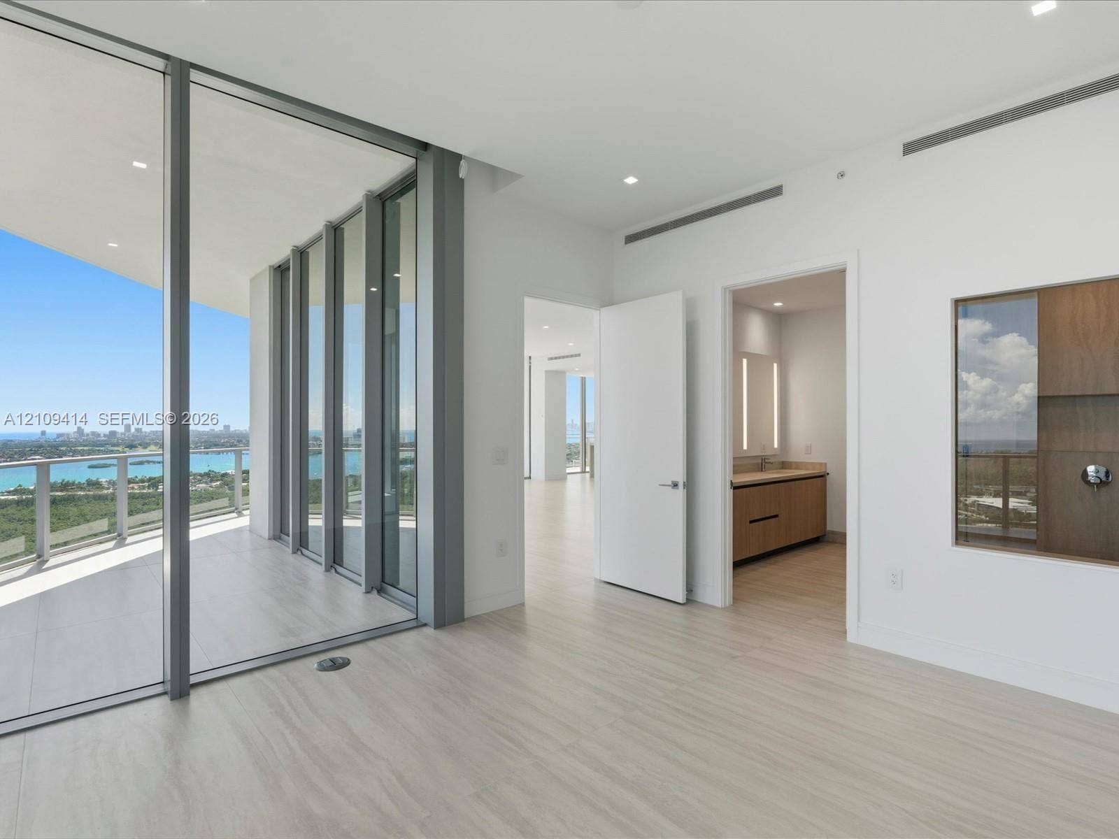 2411 Laguna Circle, #3101, North Miami, FL 33181 Photo 21