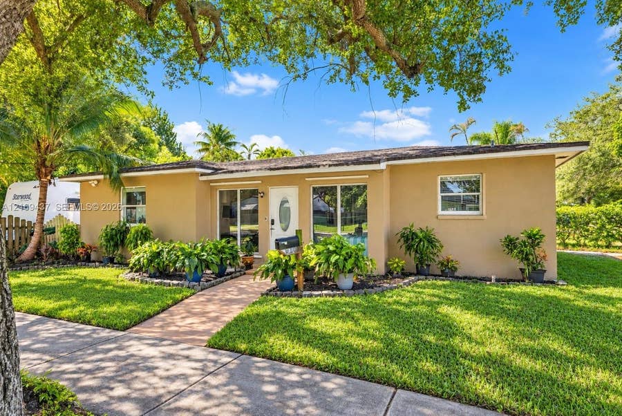 Property photo for 910 S 28th Avenue, Hollywood, FL