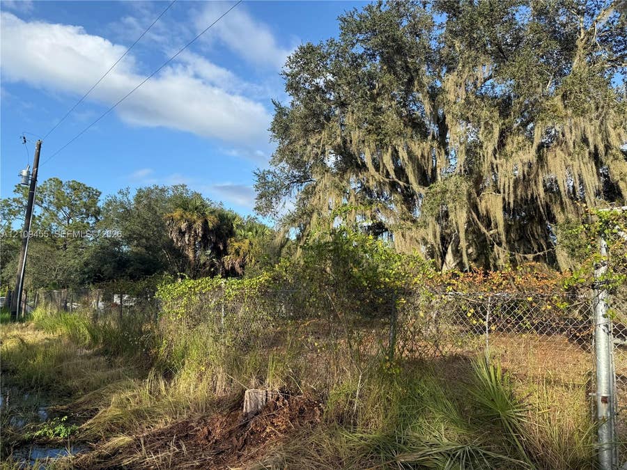 Property photo for 225 S Sendero Street, Clewiston, FL