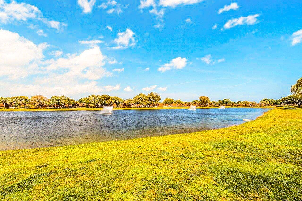 1802 18th Way, #1802, West Palm Beach, West Palm Beach, FL 33407 Expansive waterfront grounds featuring a manicured lawn and multi-fountain pond