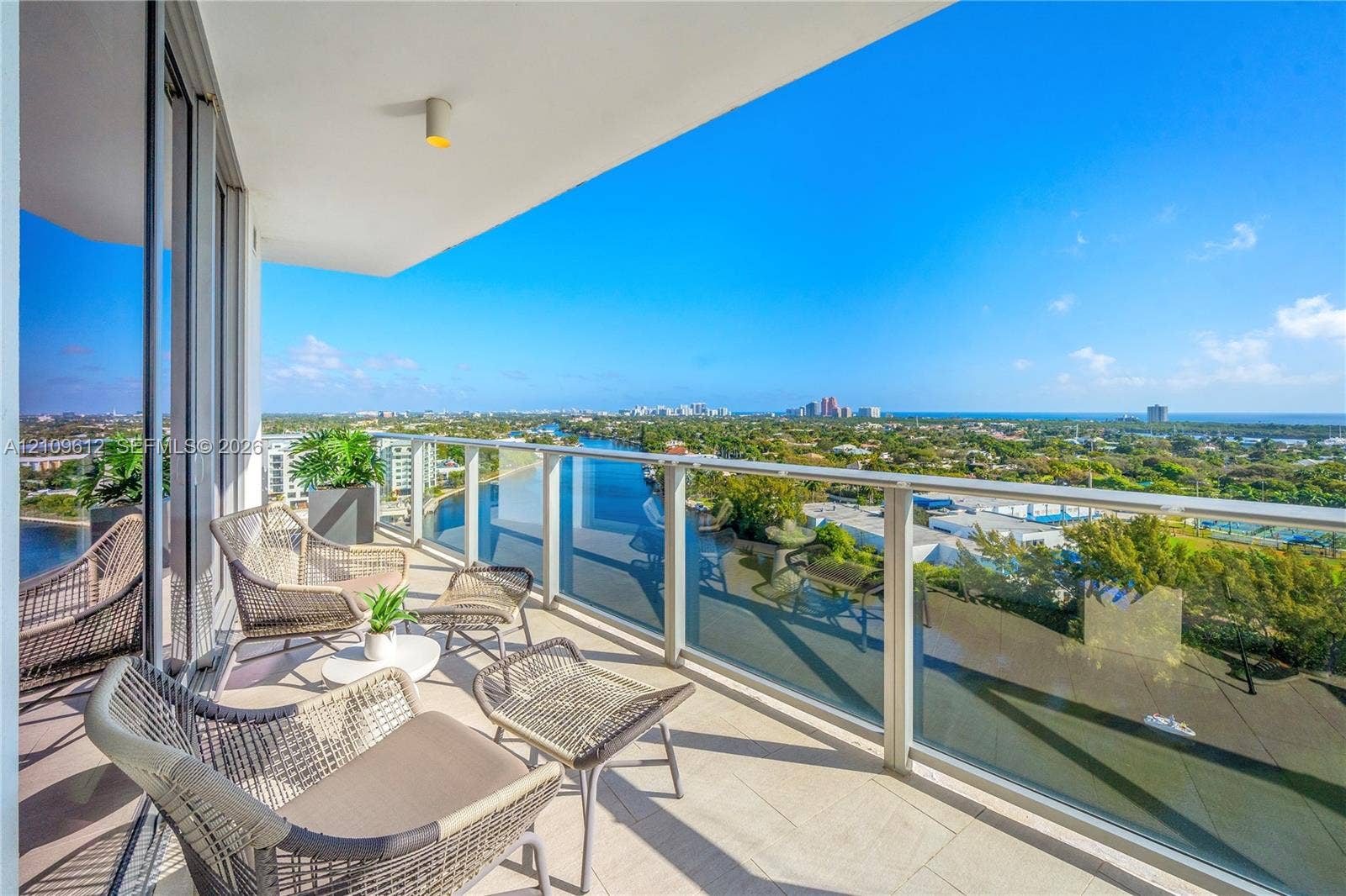 1180 N Federal Highway, #1501, Fort Lauderdale, Fort Lauderdale, FL 33304 Sweeping Unobstructed Views of the Ocean, Intracoastal, Middle River & Parks